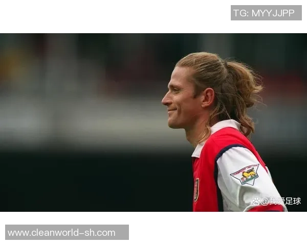 世界足球女子球星风采展现:领跑赛场的传奇与崛起